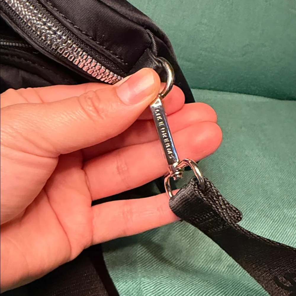 Stylish Black Messenger Bag with Adjustable Strap